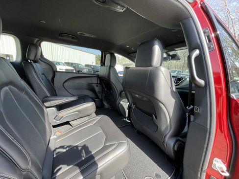 New 2026 Chrysler Pacifica Select image 39