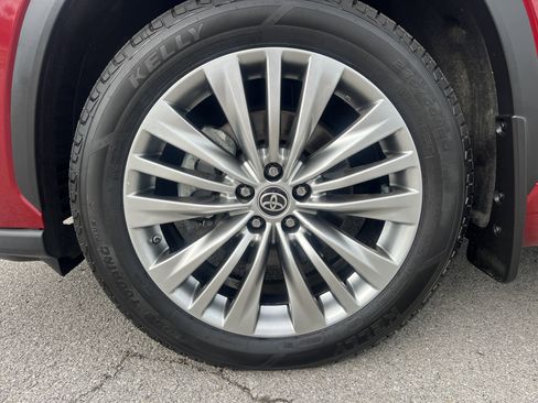 Used 2023 Toyota Highlander Platinum image 9