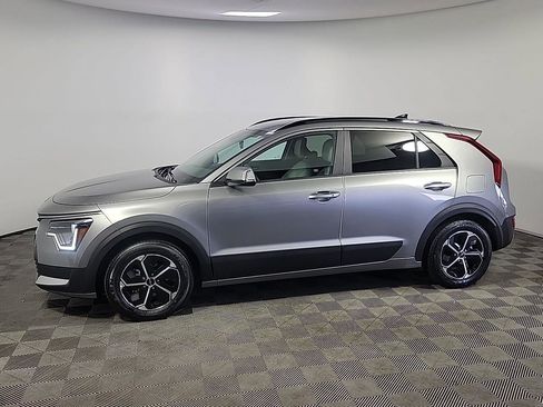 Used 2023 Kia Niro EX FWD image 11