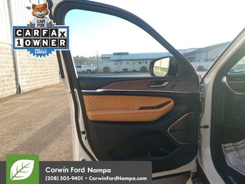 Used 2022 Jeep Grand Cherokee L Summit w/ Luxury Tech Group V image 10