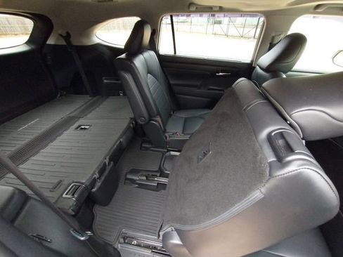 Used 2020 Toyota Highlander XLE image 70