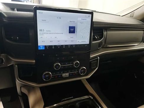 Used 2024 Ford Expedition Max XLT image 4