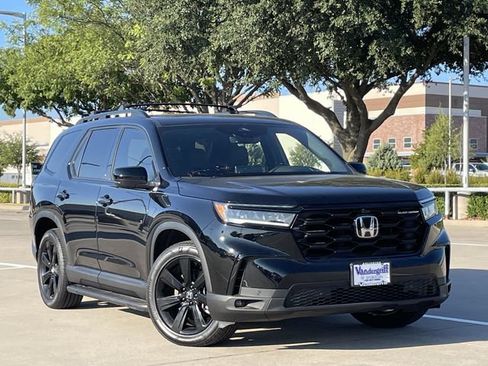 Used 2025 Honda Pilot Black Edition image 2