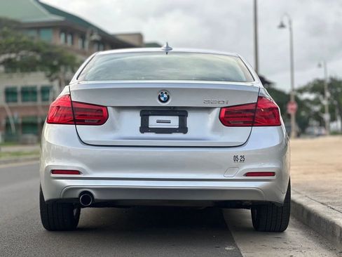 Used 2018 BMW 320i Sedan image 4