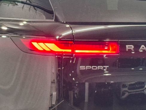 Used 2025 Land Rover Range Rover Sport SE AWD/4WD image 9