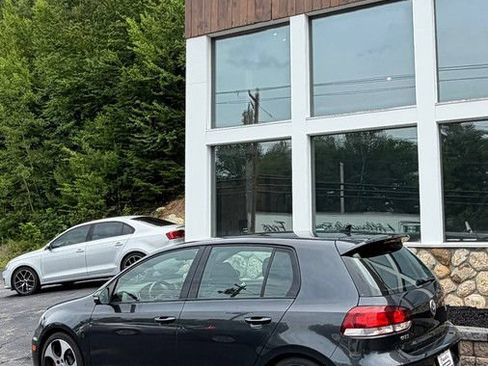 Used 2011 Volkswagen Golf 4-Door FWD image 28