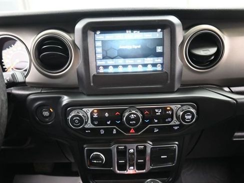 Used 2018 Jeep Wrangler Unlimited Sport S AWD/4WD image 10