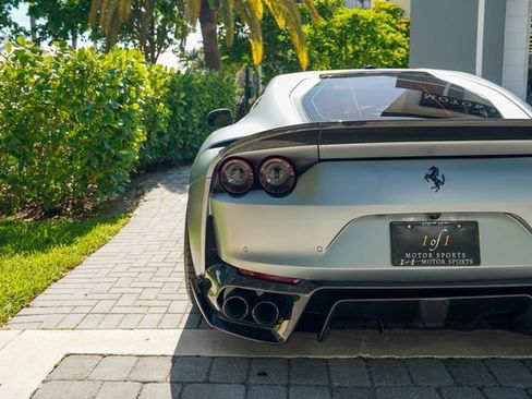 Used 2018 Ferrari 812 Superfast RWD image 22