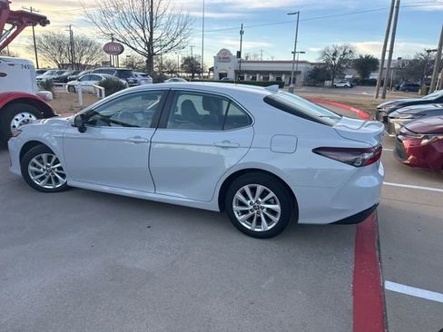 Used 2023 Toyota Camry LE image 5