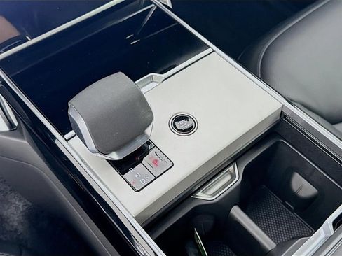 New 2026 Land Rover Range Rover Long Wheelbase SE image 19