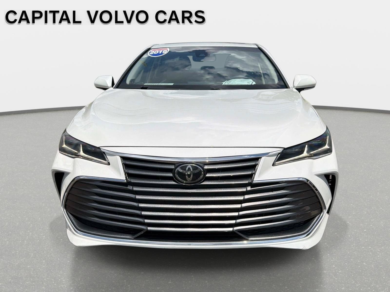 Used 2019 Toyota Avalon Limited FWD image 2