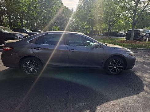 Used 2017 Toyota Camry XSE w/ Advanced Technology Package image 12