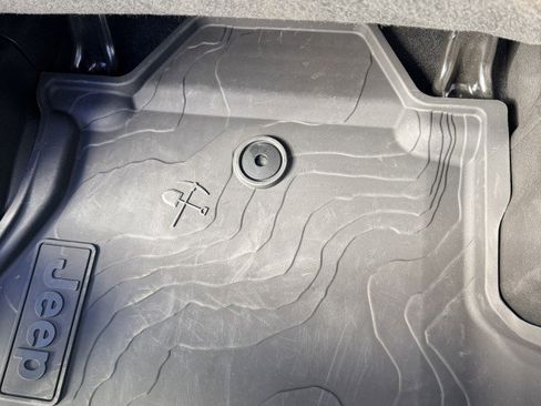 Used 2025 Jeep Wrangler Sport image 12