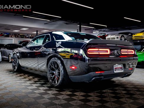 Used 2016 Dodge Challenger SRT Hellcat RWD image 7