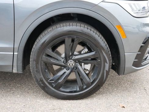 Certified 2024 Volkswagen Tiguan SE R-Line image 9