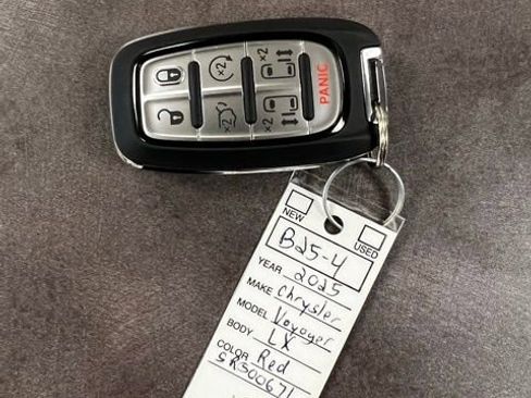 Used 2025 Chrysler Voyager LX FWD image 31