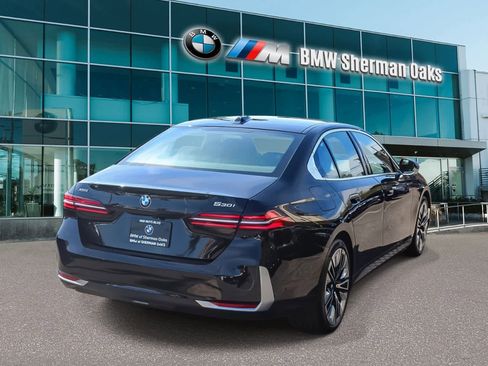 Used 2026 BMW 530i xDrive w/ Premium Package AWD/4WD image 4