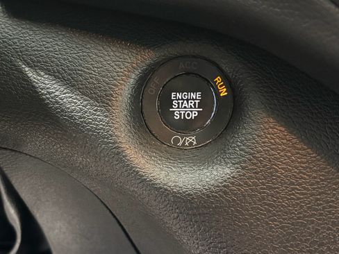 Used 2021 Jeep Cherokee Limited AWD/4WD image 9