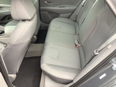 Used 2025 Hyundai Elantra SE image 10