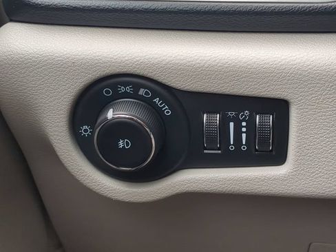 Used 2023 Chrysler Pacifica Touring-L FWD image 29