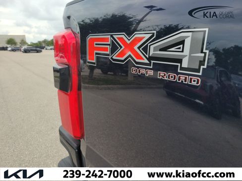 Used 2025 Ford F350 Platinum w/ FX4 Off-Road Package AWD/4WD image 12