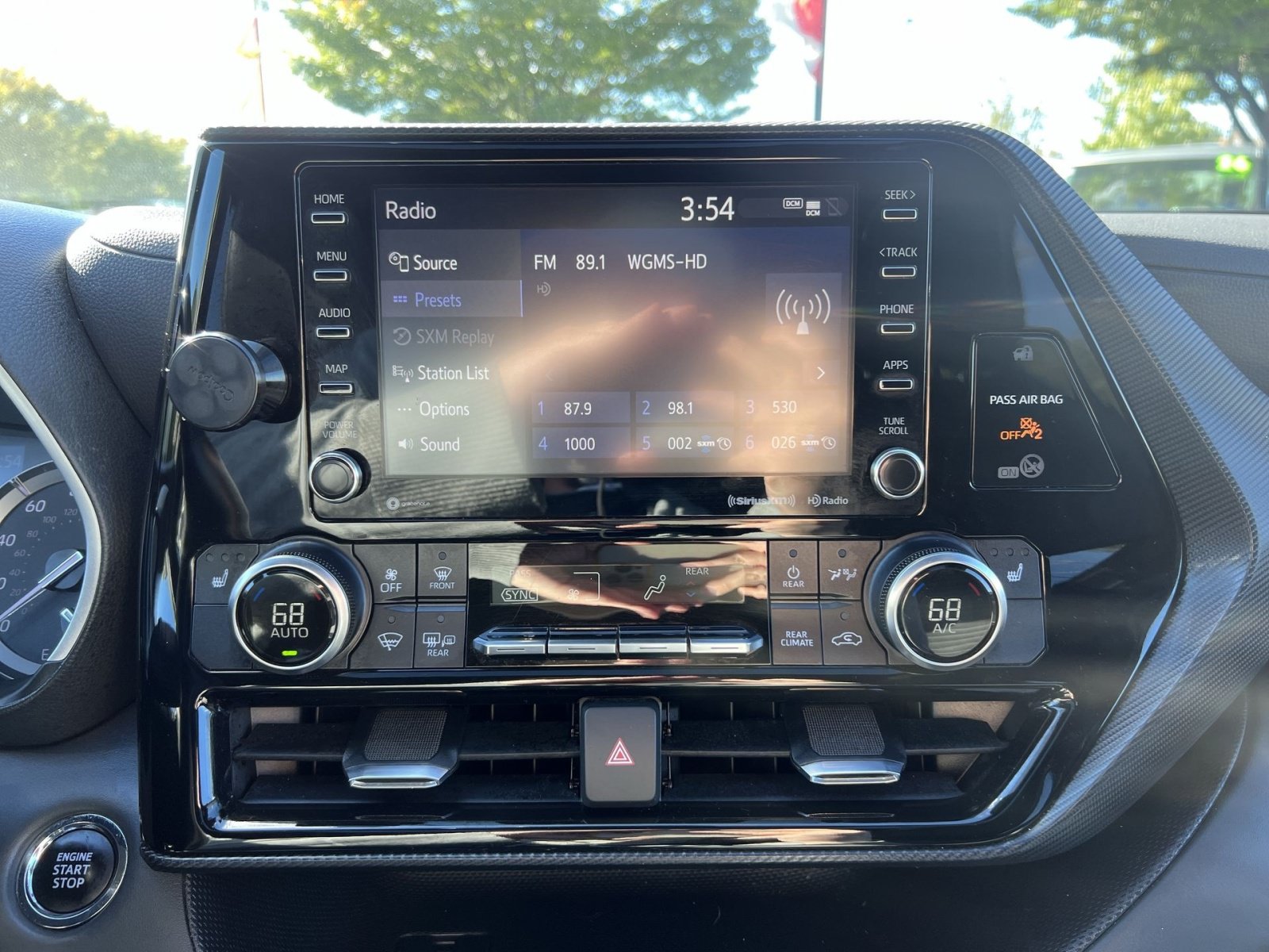 Used 2022 Toyota Highlander XSE AWD/4WD image 18