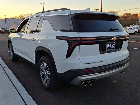 Used 2024 Chevrolet Traverse LT image 5