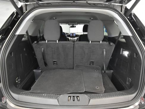 Used 2022 Ford Explorer XLT image 32