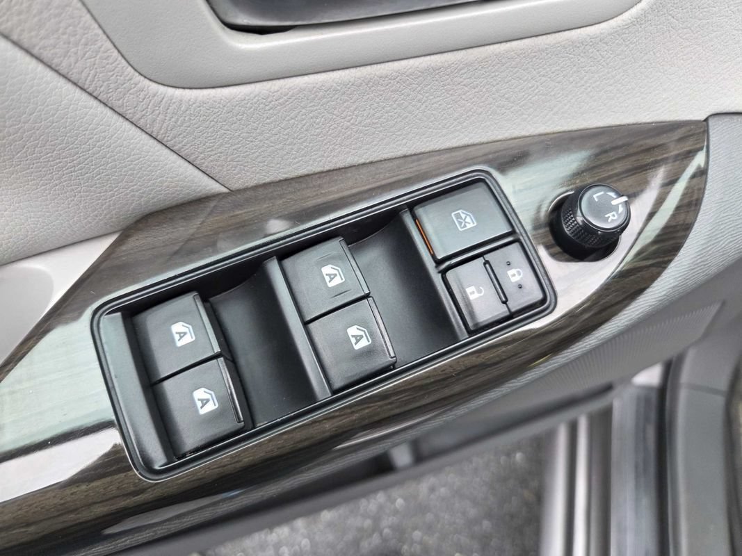 Used 2016 Toyota Sienna XLE w/ XLE Navigation Package AWD/4WD image 19