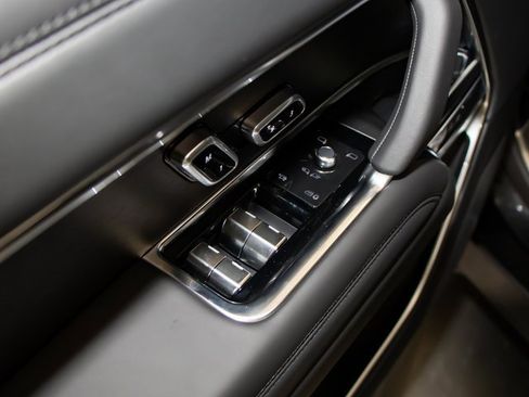 New 2025 Land Rover Range Rover Long Wheelbase SE image 15