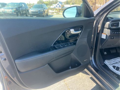 Used 2018 Kia Niro EX w/ EX Touring Graphite Edition FWD image 18