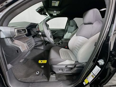 Certified 2025 Toyota Tacoma TRD Off-Road AWD/4WD image 21