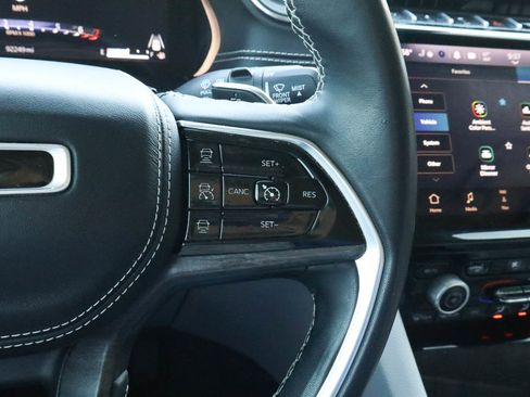 Used 2022 Jeep Grand Cherokee Overland w/ Luxury Tech Group IV AWD/4WD image 35