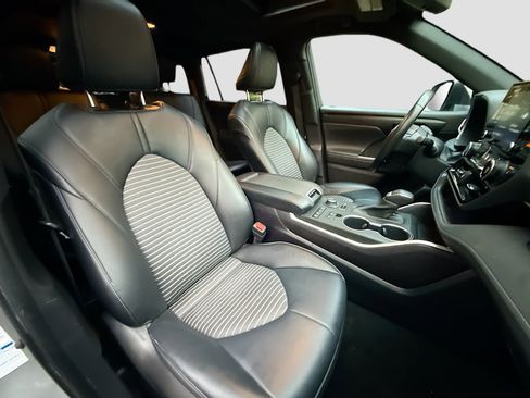 Used 2022 Toyota Highlander XSE image 29