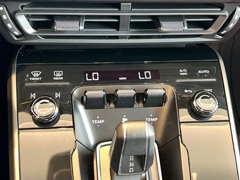 Used 2023 Porsche 911 Carrera image 18