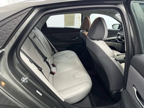 Used 2025 Hyundai Elantra Limited FWD image 16