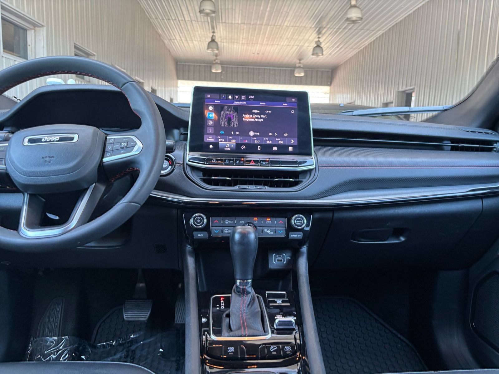 Used 2025 Jeep Compass Trailhawk AWD/4WD image 16