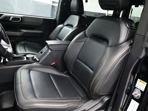 Used 2023 Ford Bronco Badlands image 11