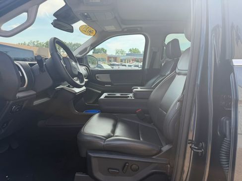 Used 2025 Ford Expedition Active AWD/4WD image 15