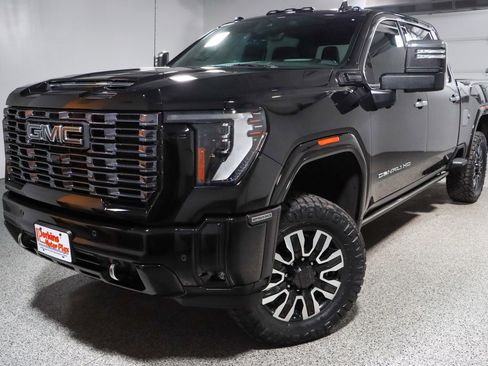 Used 2025 GMC Sierra 2500 Denali Ultimate w/ Max Trailering Package AWD/4WD image 35