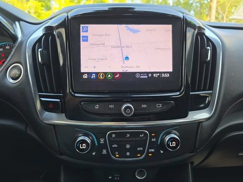 Used 2023 Chevrolet Traverse RS FWD image 23