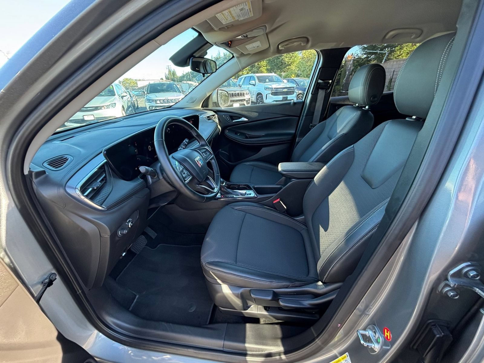 Used 2025 Buick Encore GX Preferred AWD/4WD image 25