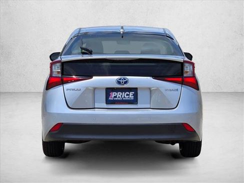 Used 2022 Toyota Prius LE FWD image 6