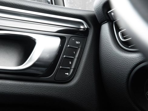 Certified 2023 Porsche Macan S AWD/4WD image 18