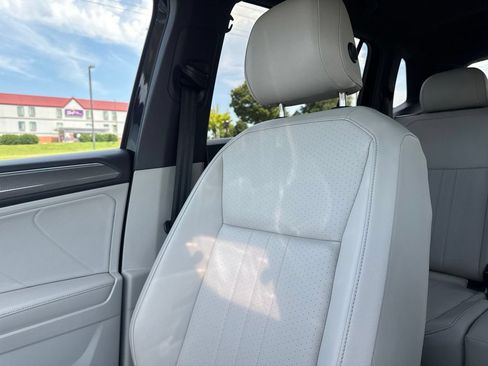 Certified 2022 Volkswagen Tiguan SE R-Line FWD image 22