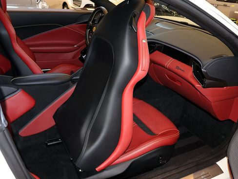 Used 2021 Ferrari Roma RWD image 32