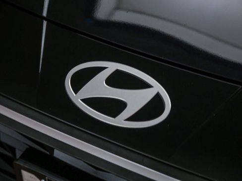 Used 2024 Hyundai Elantra Blue FWD image 9