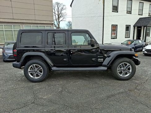 Used 2018 Jeep Wrangler Unlimited Sahara w/ Cold Weather Group AWD/4WD image 7