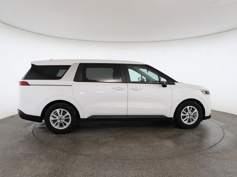 Used 2024 Kia Carnival LX image 21