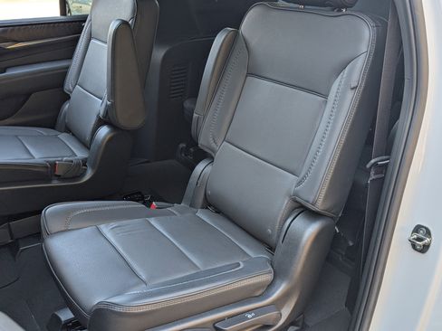 Used 2023 GMC Yukon XL Denali image 18